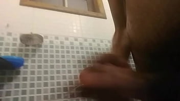 Novinho Batendo Uma No Banho - handjob, dick, gay, big-dick, banho, punheta, bronha, novinho - Video 2942249
