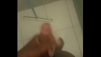 Tocando Bronha No Banho