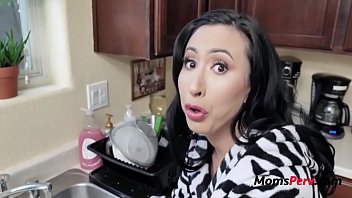 Put Cum Inside Stepmom Like A Good Boy- Lily Lane