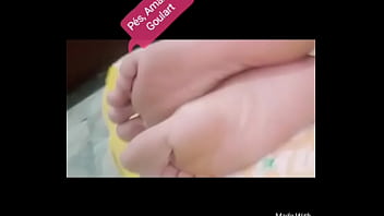 Amanda Goulart Mostrando Seus Lindos Pezinhos