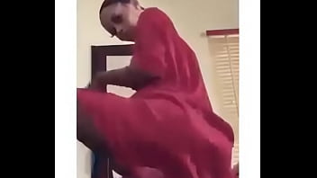 Malaya Akikatia Kitandani Na Kuonesha Kuma Yake