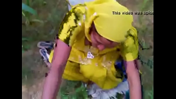 Cheating Bhabhi Getting Pussy Fucked In Field By Dever