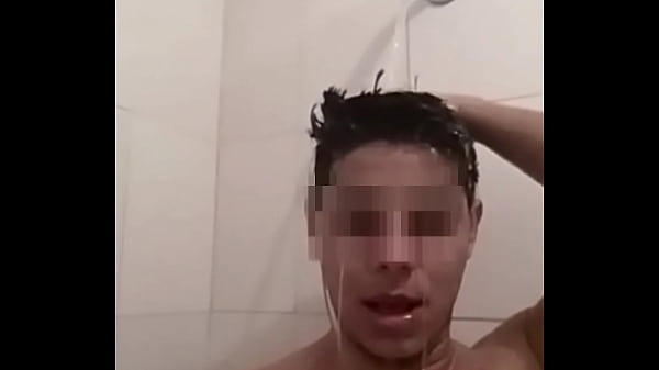 Mi Amigo Se Ducha Y Se Graba