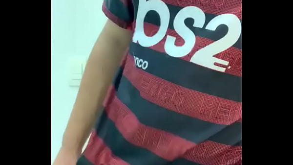 Novinho Batendo Uma No Banheiro - punheta, batendo, banheiro, novinho - Video 2933017