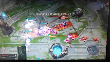 Chupando A Namorada Do Amigo, O Amigo E A Mãe Dele