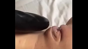 Chicas Masturbándose En Su Cama