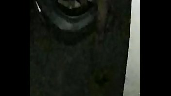 Dando O Cuzinho Na Garagem A Noite