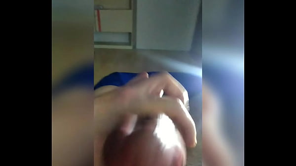 Ragazzo Si Masturba E Sborra
