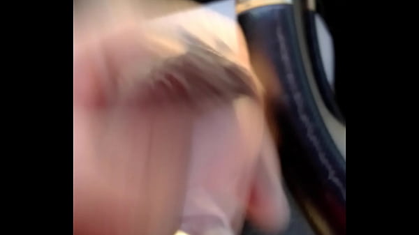 Carlos Dándose Solo