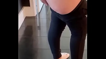 Asuncena Caliente Mostrando Donde Se Lastimó La Colita