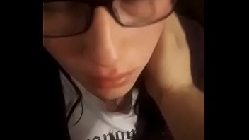 Ingrid Ayudando A Su Amiguito - Morrita Meca Ayudando A Su Papito