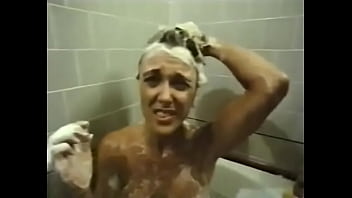 Bits And Pieces: Sexy Nude Girl Gif - boobs, blonde, nude, bath - Video 2681531