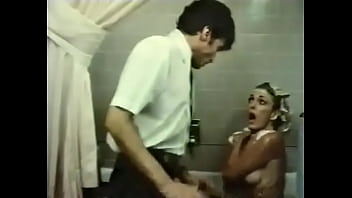 Bits And Pieces: Sexy Nude Girl Gif - boobs, blonde, nude, bath - Video 2899646