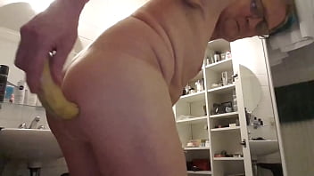 Un Petit Plaisir Dans La Salle De Bain - solo, gay, gay-amateur, gay-masturbation - Video 2900422