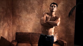 Isso Que é Macho. Joe Jonas Mostrando Sua Masculinidade Em Ensaio Sensual. Piro Nesse Homem, Vontade De Mamar