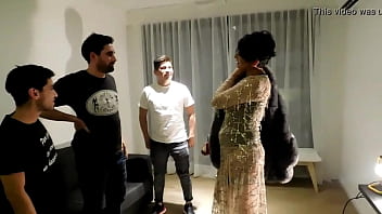 Mi Vecina Es Perla Lopez