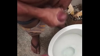 Gozada No Banheirão - gay, gozada, banheiro, casado - Video 2968743