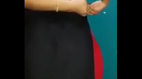 भाभी ने अपना कपड़ा उतारा बड़े बड़े बूब दिखे, घर मे अकेली भाभी क्या क्या करती है देखये ये वीडियो