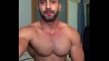 Asi Arad Mostrando Su Cuerpo.