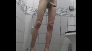 Brincando No Banho (instagram: @fjolnir / Twitter: @kwon Night)