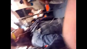 Upskirt Metro A Mano Limpia