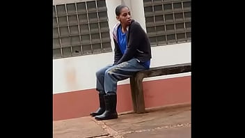 Punheta Com As Meias Suadas Da Menina Da Limpeza Lá Da Faculdade