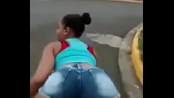 Morena Rebolando - short, bunda, rabuda, morena, azul, rebolando - Video 2908361