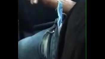Me Masturbo En El Uber Y El Conductor Me Mira Y Se Excita