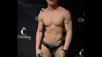 Kevin Les Envia Un Beso