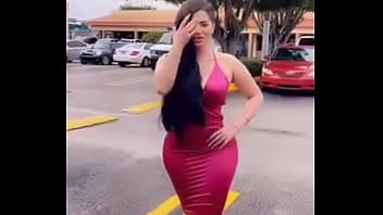 Una Puta Nalgona Caminando Con Ganas De Una Berga