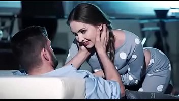 Assistindo Filme Na Casa Da Novinha