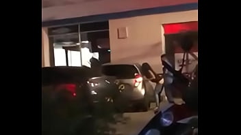 No Aguanto Y Cogemos En La Calle