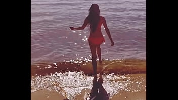 Beach, Splashing - Unknown - 2025 - Incredible - Show - Video 2890028