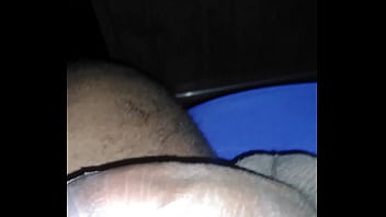 Moreno Com Pau Preto Batendo Uma