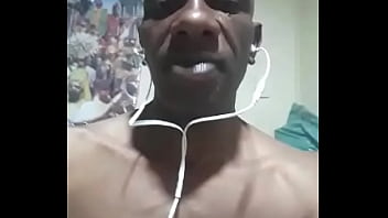 Colombiano Saluda A Sus Espectadores