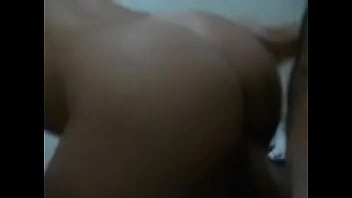 Morena Levando Rola Em Pé