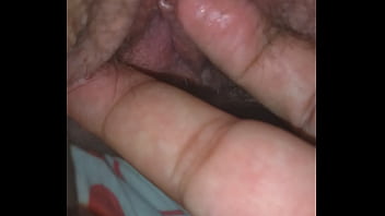 Casada Deitada Para Marido Passar Mão Na Sua Bucetinha