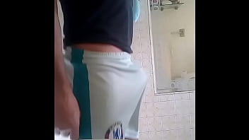 Jhonkeiner Batiendo Su Paquete