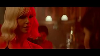 Atomic Blonde: Charlize Theron _ Sofia Boutella