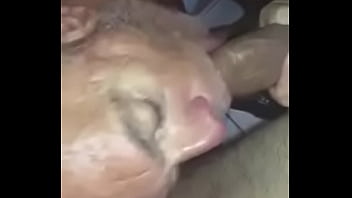 Maduro Disfruta De Comerse Una Buena Chota