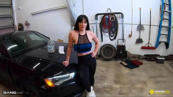 Roadside - Fit Girl Gets Her Pussy Banged By The Car Mechanic