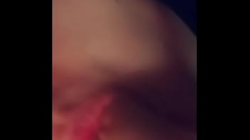 Polin Nimmt Sich Ihre Finger In Den Mund.