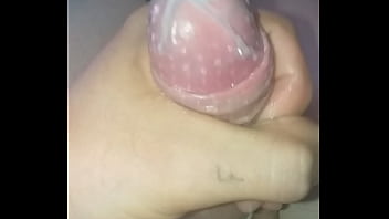 Me Corro Una Paja Con Condon