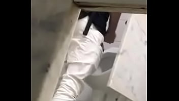 Punheta No Banheiro Publico - gay, punheta, publico, cruising, jerking-off, banheirao, procurando - Video 2922423