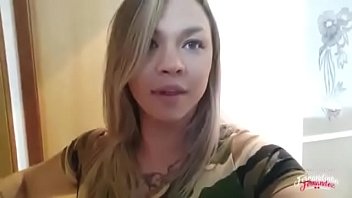 Gostosa Folando Na Saia Sem Calsinha E Sutia