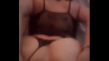 Con La Tanga Por Un Lado