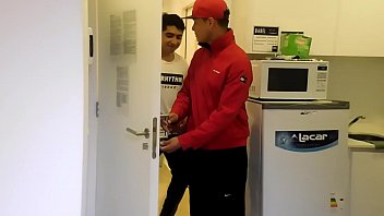 Vende A La Madre Sin Que Ella Se De Cuenta , Ella Es Enferma Se Coje Todo Lo Que Ve