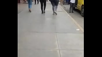 Venezolana Paseando Tremendo Culo