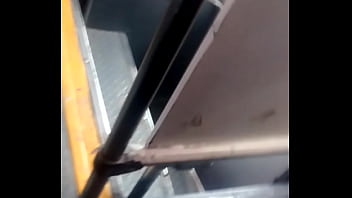 Upskirt En El Camion 2