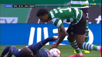 Jogador De Futebol Mostra Pau